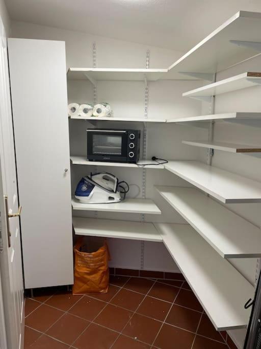 Quiet Close To Center Apartment Wien