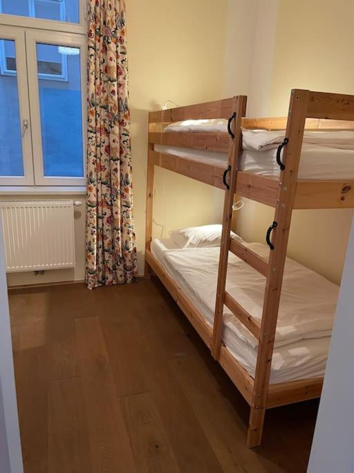 Quiet Close To Center Apartment Wien