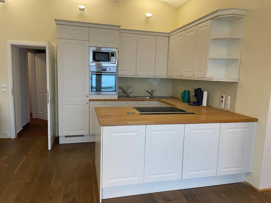 Quiet Close To Center Apartment