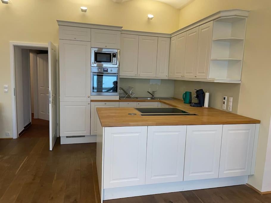 Quiet Close To Center Apartment