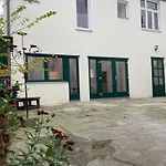 Quiet Apartment Close To Center